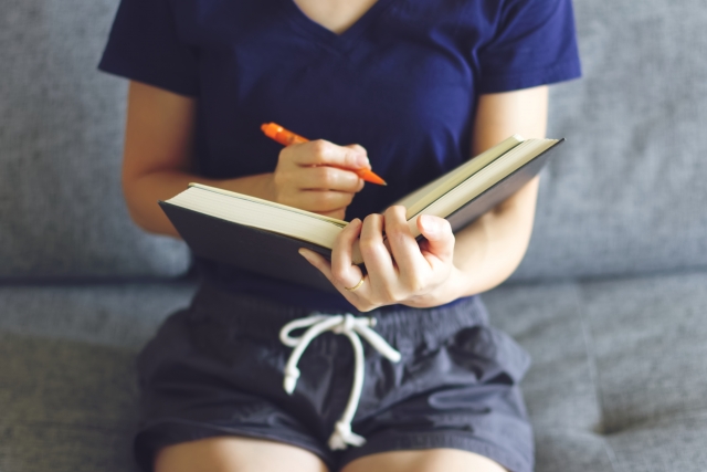 モヤモヤの正体がわからないのはなぜ？気持ちを整理する考え方を紹介